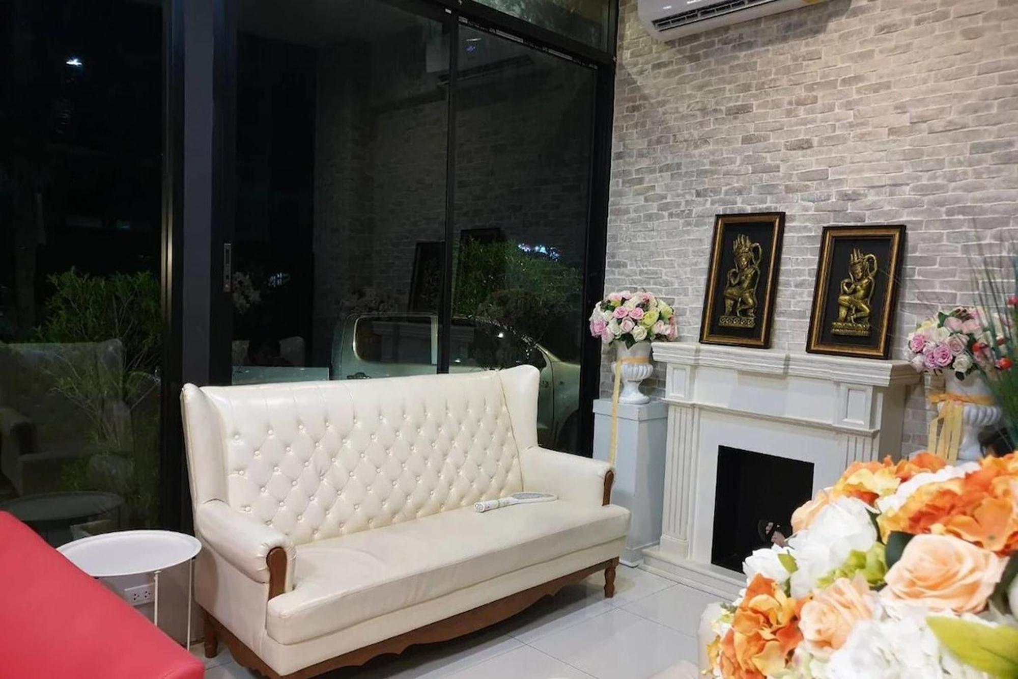 La Viva Hotel Buriram Dış mekan fotoğraf